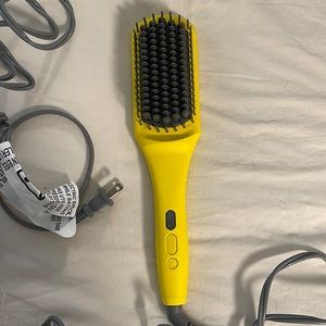 The Brush Crush Heated Straightening Brush